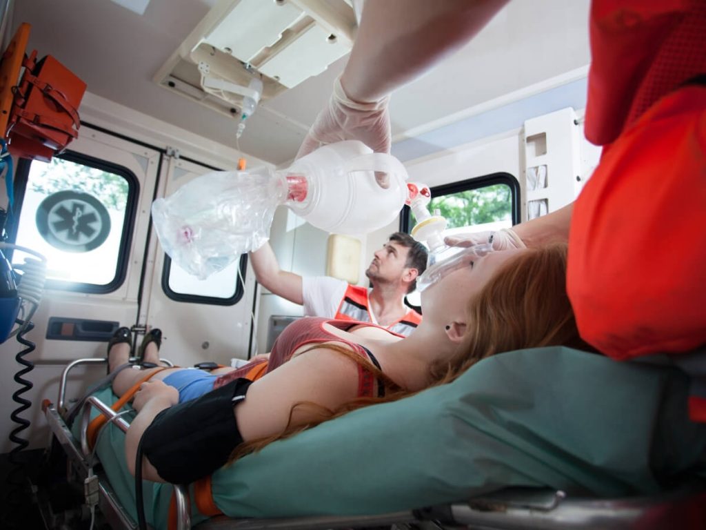 Ambulancia de SOSVital disponible para traslados médicos y urgencias a domicilio en Chile